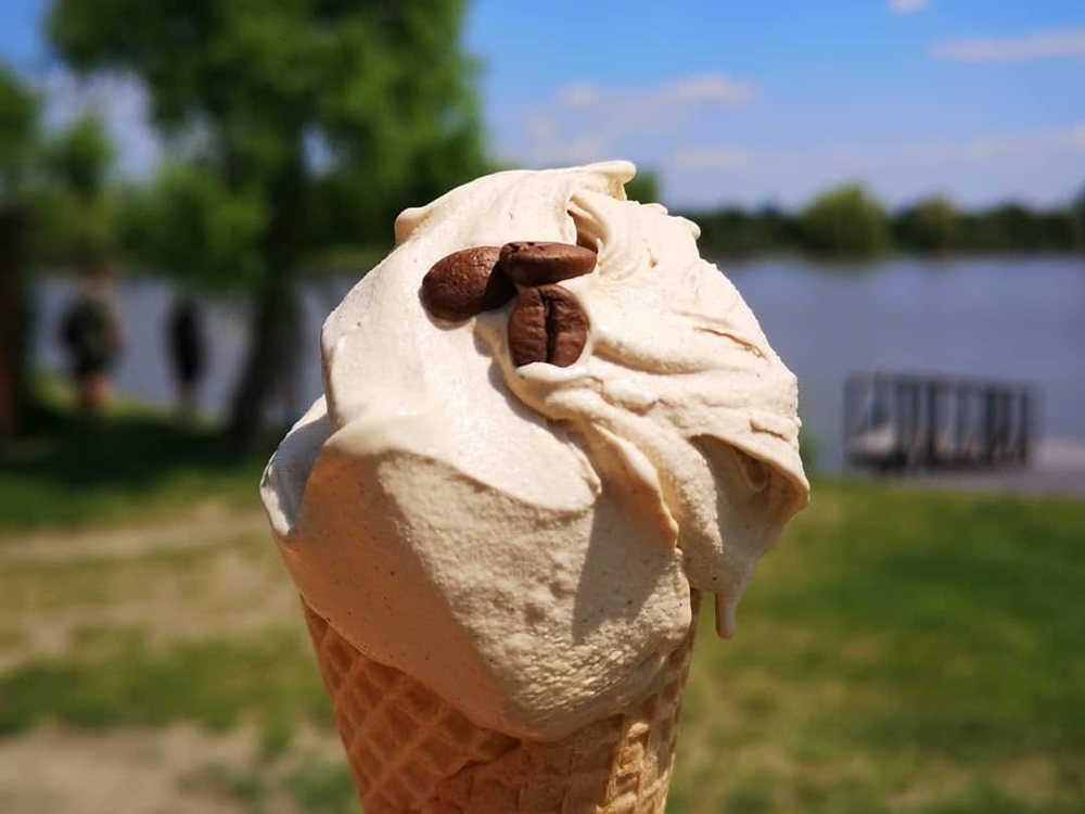 Řemeslná zmrzlina u rybníka Šutrák